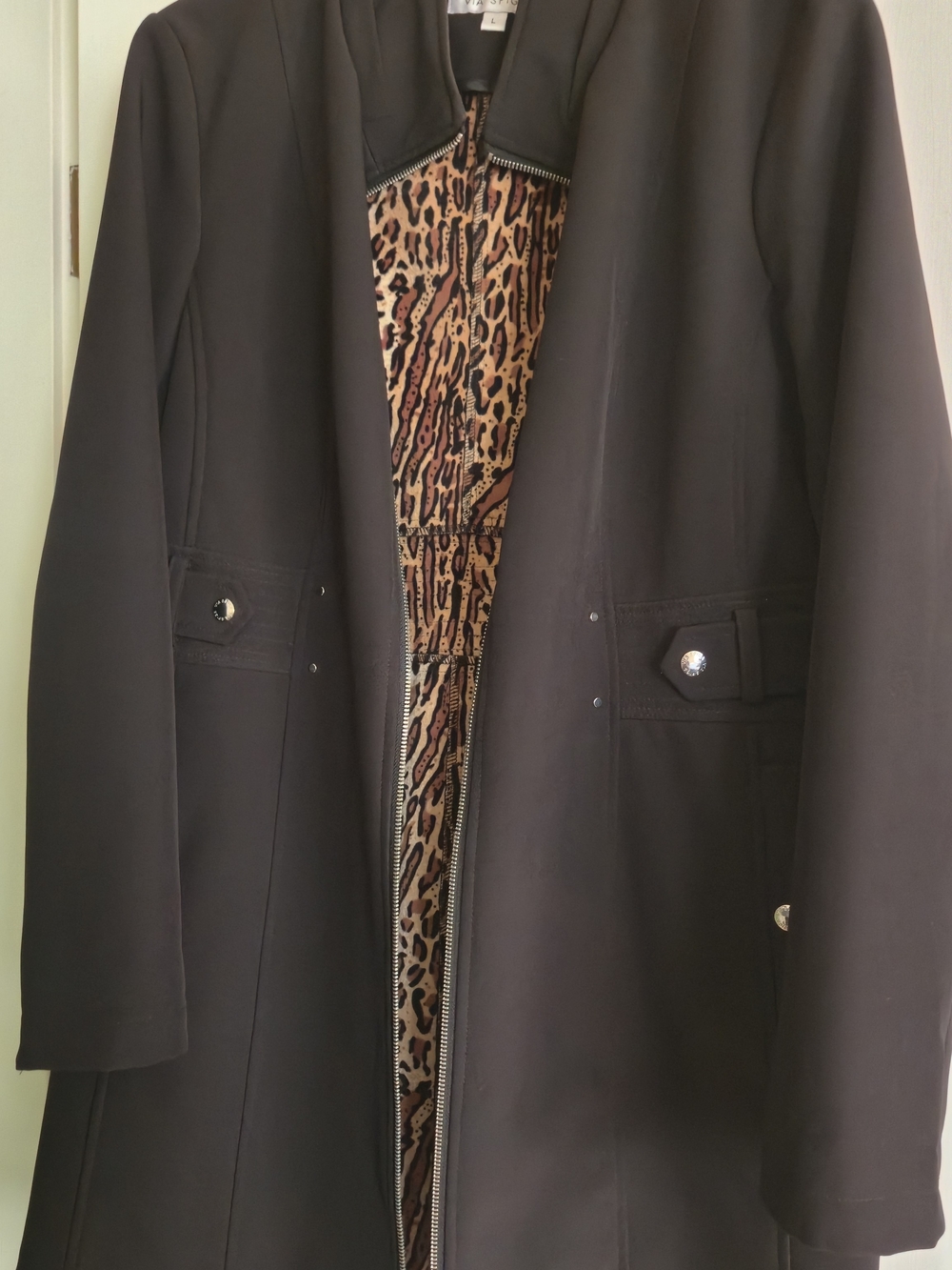 Via Spiga Black Trench Coat with Leopard-Print Lining
